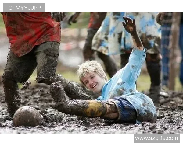在足球泥地上奔跑的激情与挑战探索运动员的极限与坚持
