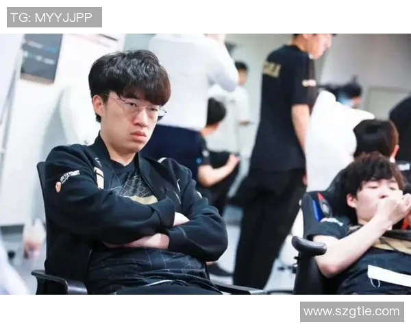 赛后分析:TES与V5对决中的战术较量与团队协作探讨 赛后分析:TES与V5对决中的战术较量与团队协作探讨