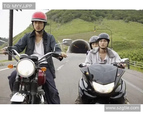 足球场上的魅力女主如何用热情与实力征服世界