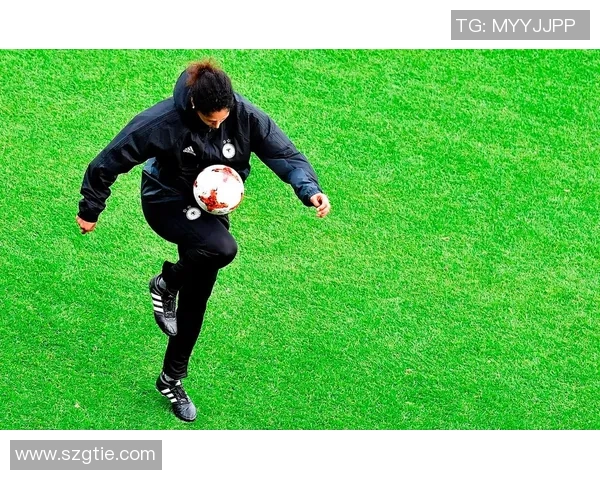 脚背垫足球的技巧与训练方法助你提升球技与比赛表现